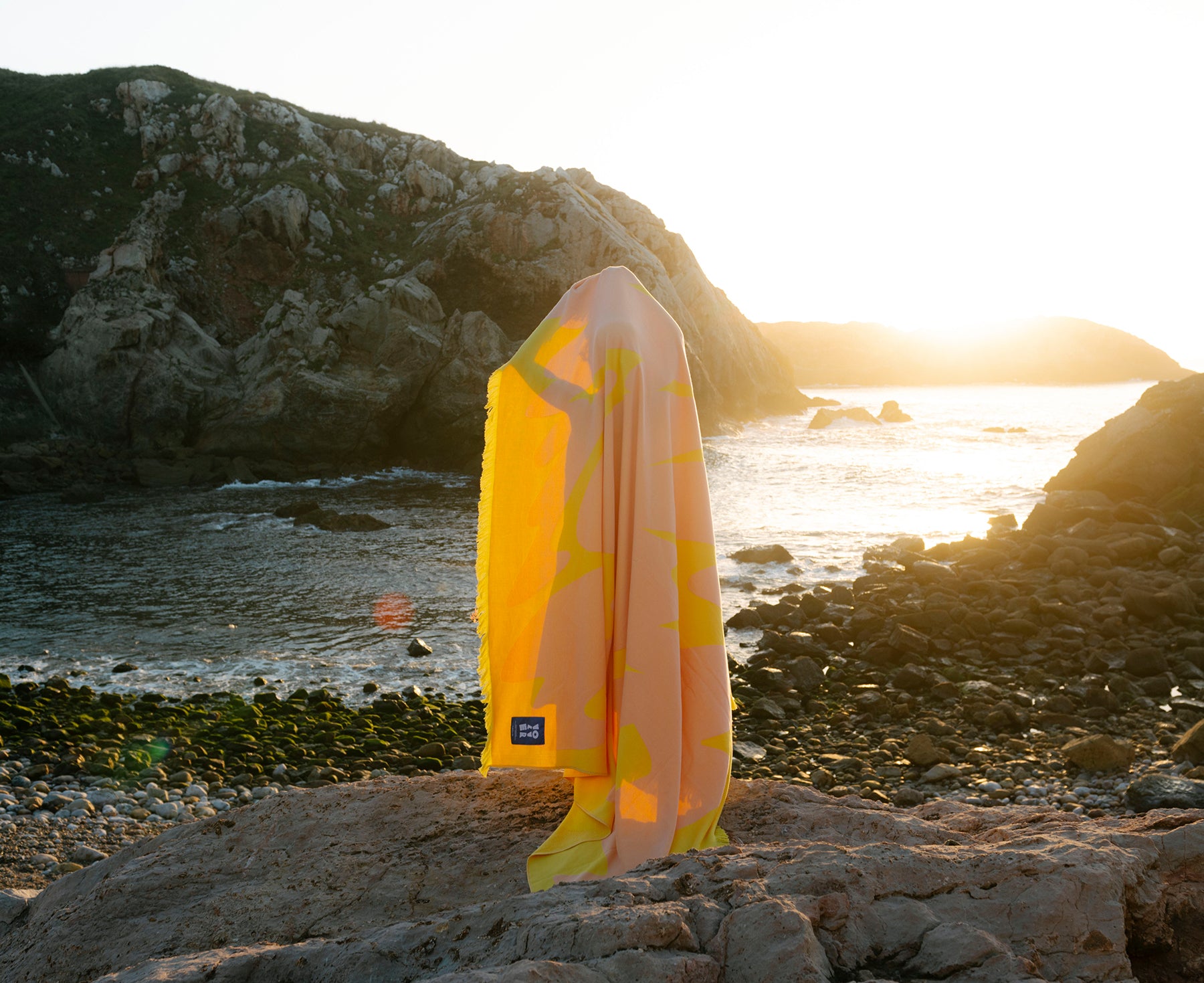 Beach Towel - Giant Agua - by Volver